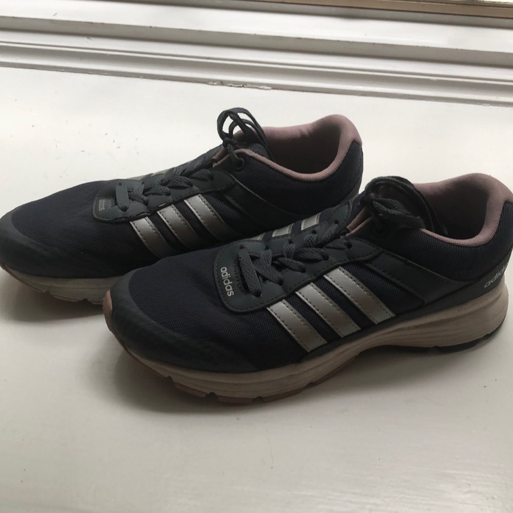 Women's Size 7 Adidas Sneakers